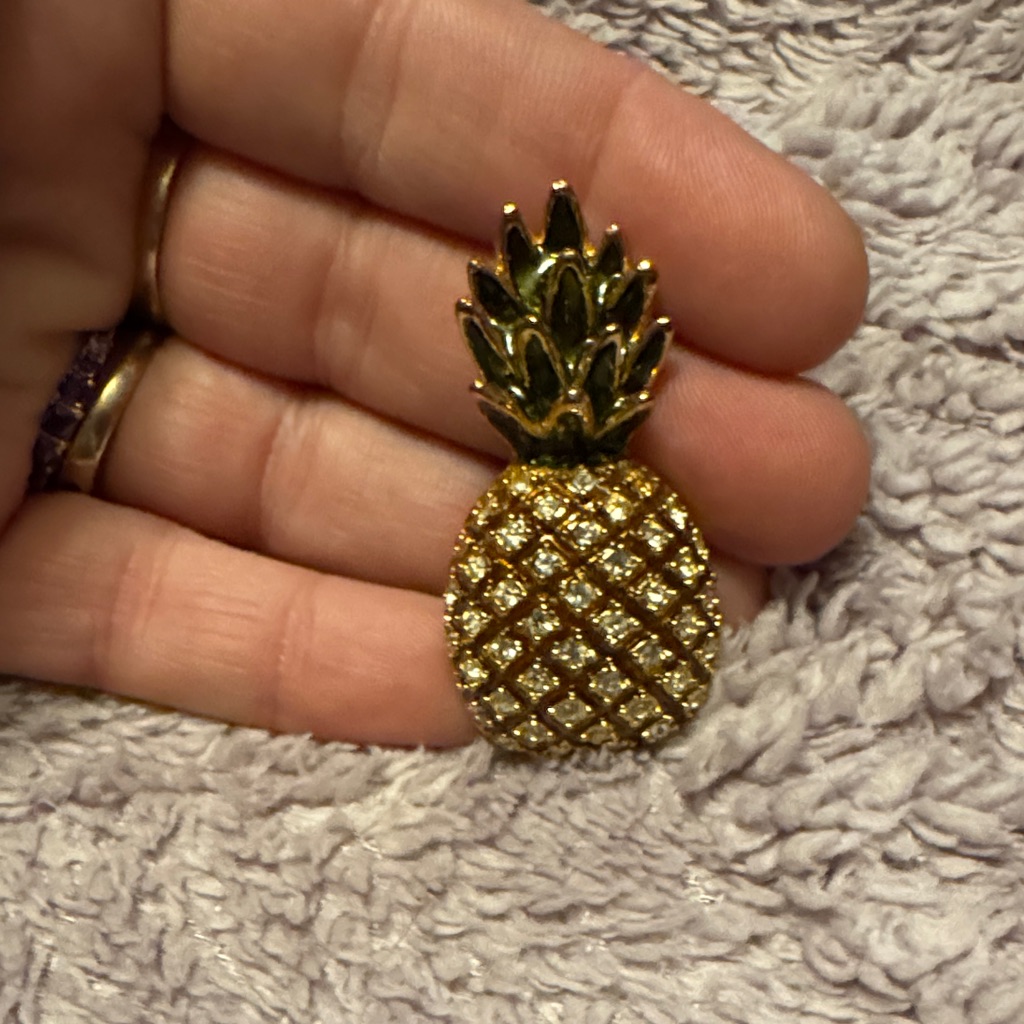 Gold Tone Pineapple Brooch Gold Tone Pineapple Brooch